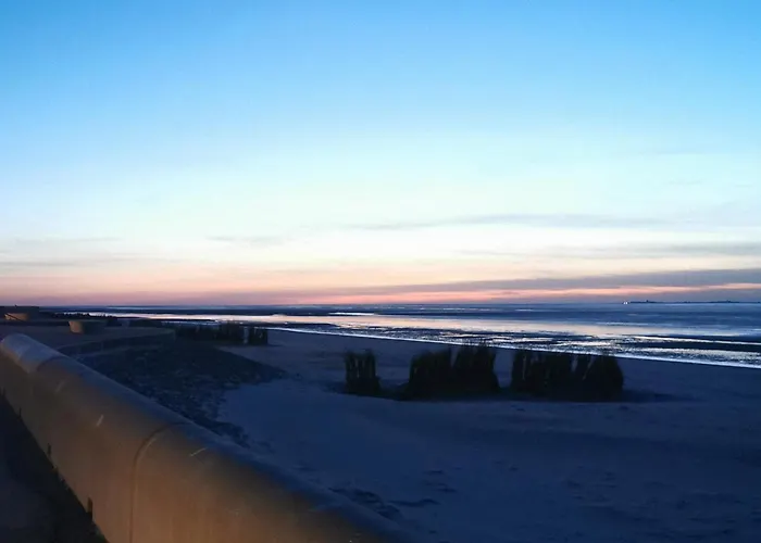 CuxHeaven - modernes Studio-Apartment direkt am Meer mit 65 Zoll TV und Tiefgarage in Duhnen Cuxhaven